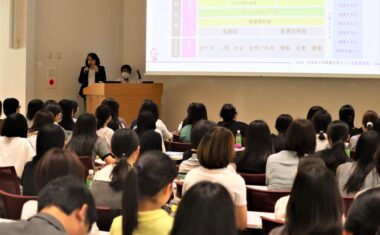 大学説明：守田学長から大学の特色やカリキュラムについて説明